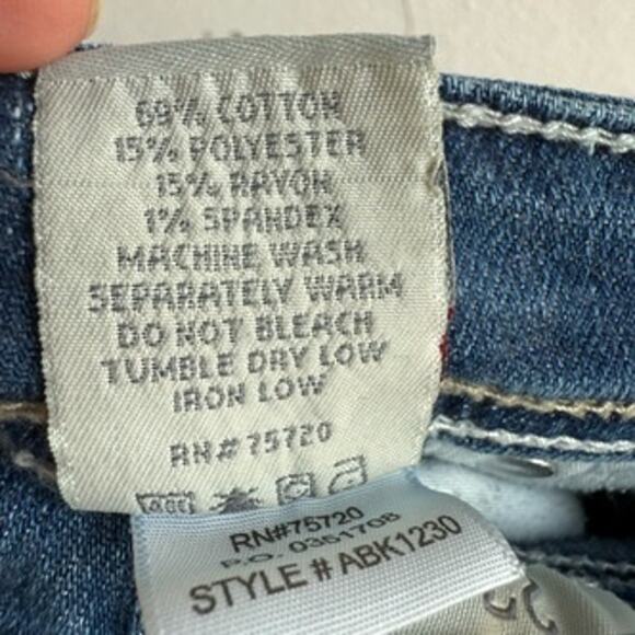 Y2K Stella Cutoffs Distressed Mid Rise BKE Denim Shorts | 27 - Picture 10 of 11